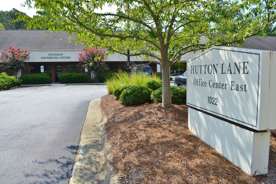 More Photos Of 1022 Hutton Ln, High Point Office For Lease