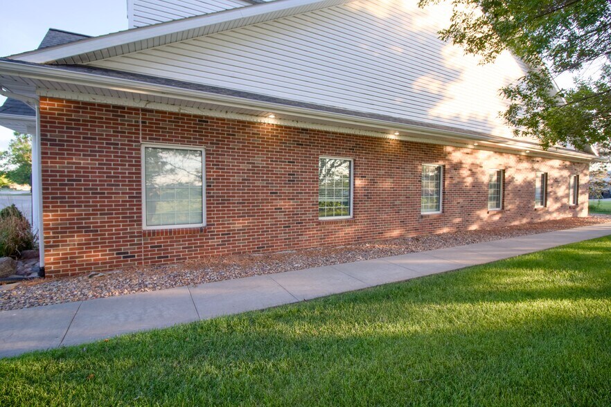 More Photos Of 5308 Parklane Pl, Kearney Office For Sale