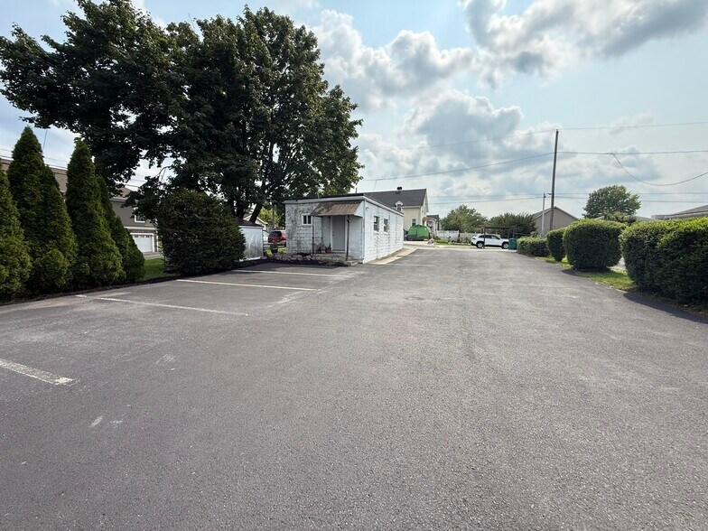 More Photos Of 40 Hockersville Rd, Hershey Freestanding For Sale