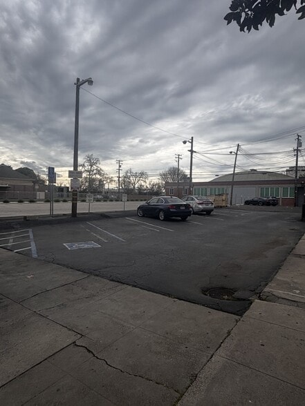 More Photos Of 1222 H St, Modesto Storefront For Lease