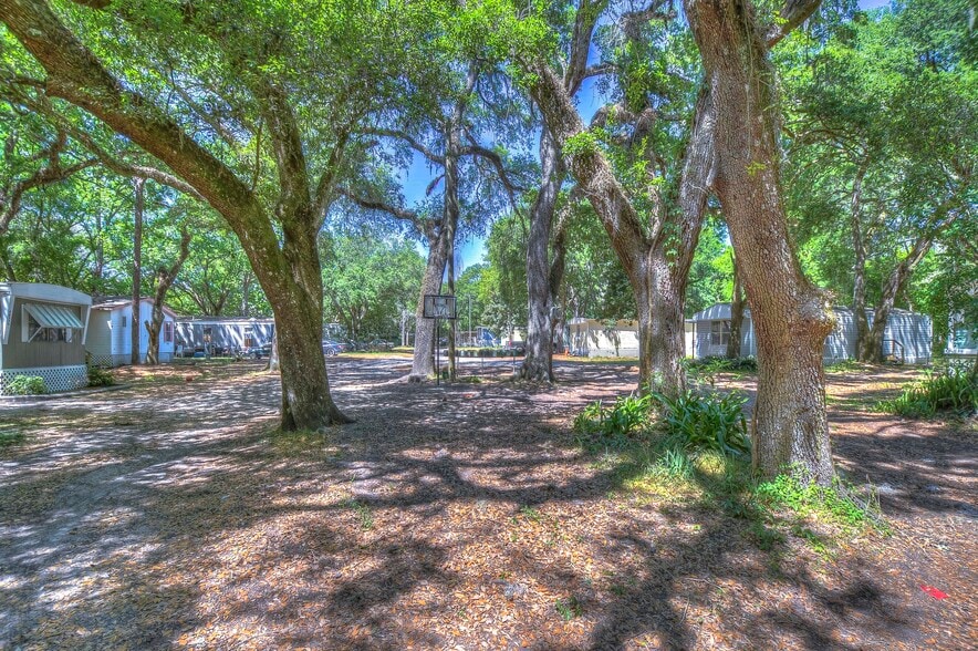 More Photos Of 20303 Old Somerset Acres Ln, Spring Hill Manufactured Housing Mobile Home Park For Sale