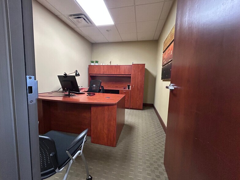 More Photos Of 4755 Lake Forest Dr, Blue Ash Office For Lease