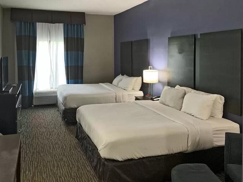 More Photos Of 129 Brickerton St, Columbus Hotel For Sale