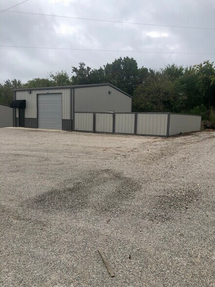 More Photos Of 1011 Upper Denton Rd, Weatherford Warehouse For Lease