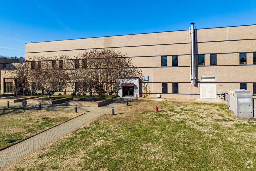 More Photos Of 13203 N Enon Church Rd, Chester Office For Sale