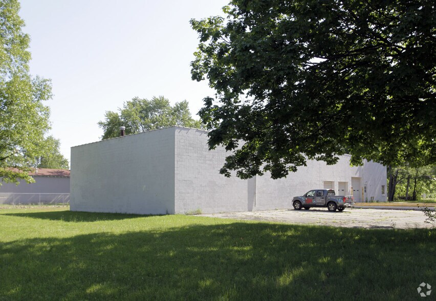 More Photos Of 1926 Leininger, Elkhart Manufacturing For Lease