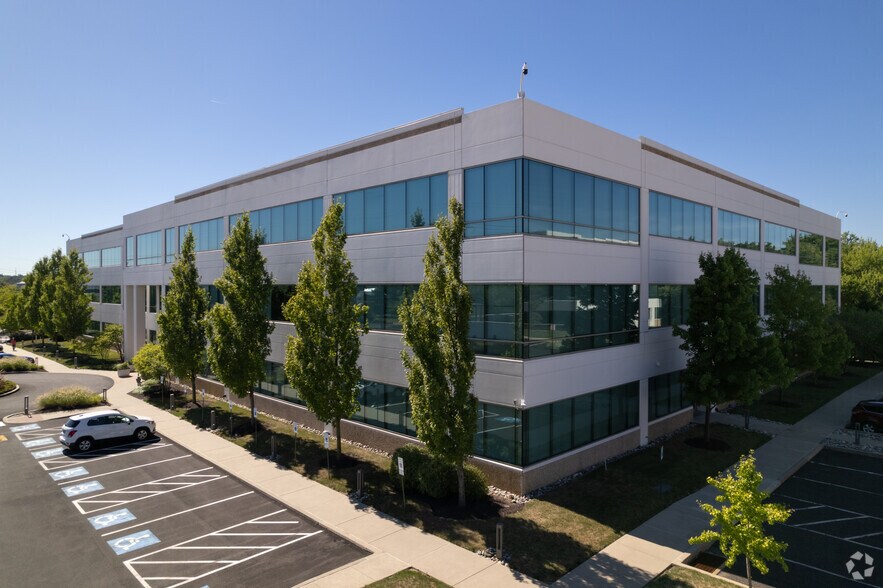 More Photos Of 7 Walnut Grove Dr, Horsham Township Office For Lease