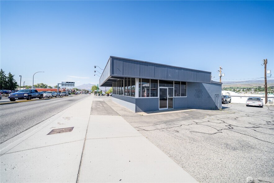 More Photos Of 849 S Mission St, Wenatchee General Retail For Sale