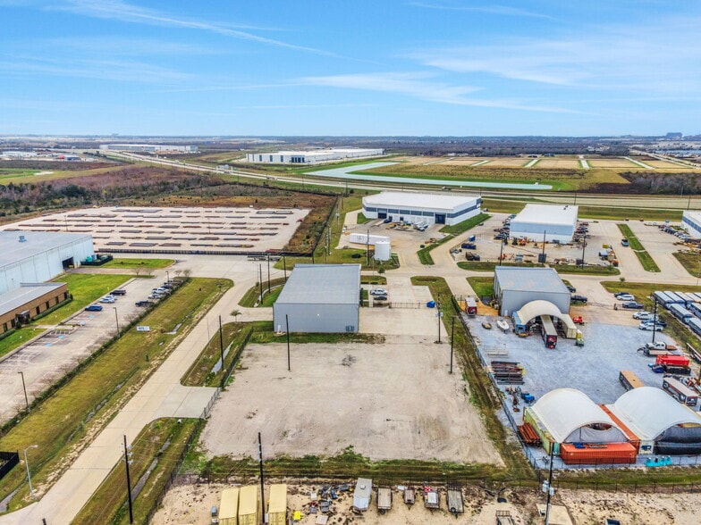 More Photos Of 8110 Parkside Ave, Baytown Warehouse For Sale