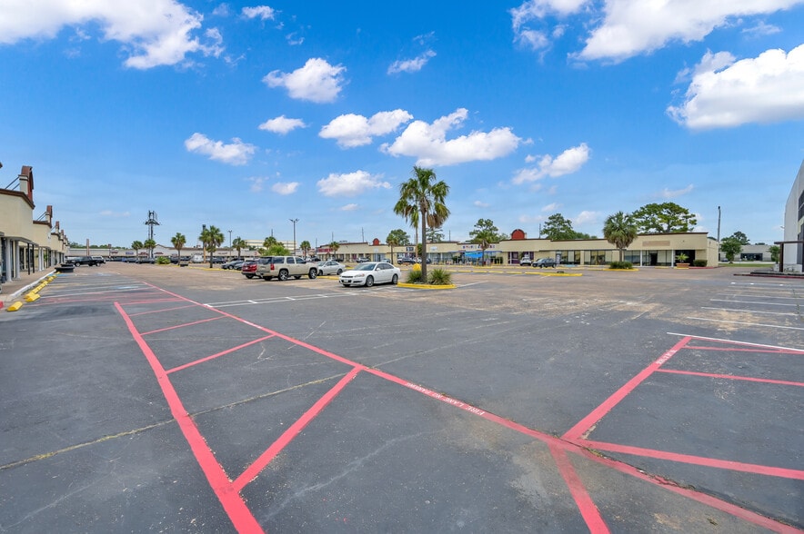 More Photos Of 921 W FM-1960, Houston Unknown For Sale