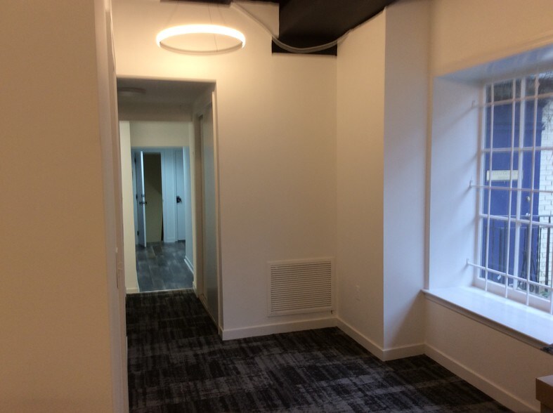 More Photos Of 1187 Broad St, Bridgeport Office For Lease