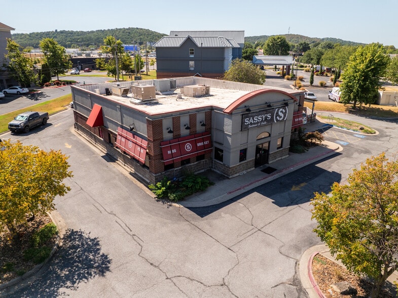 Primary Photo Of 1290 N Steamboat Dr, Fayetteville Restaurant For Lease