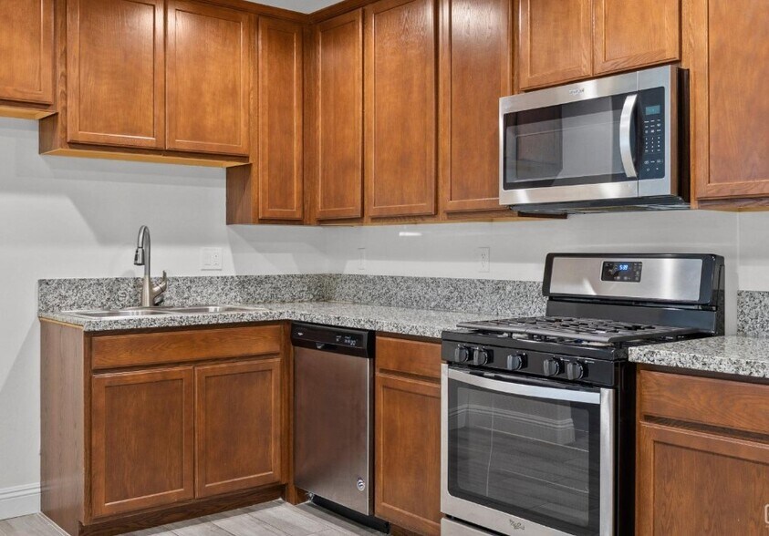 More Photos Of 2700 7th St, Wasco Apartments For Sale