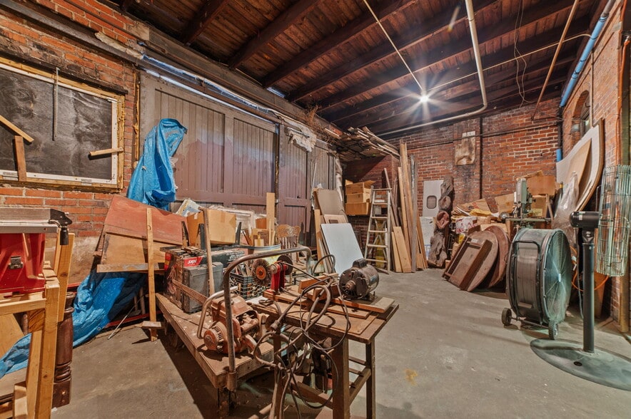 More Photos Of 115 N Queen St, Kinston General Retail For Sale