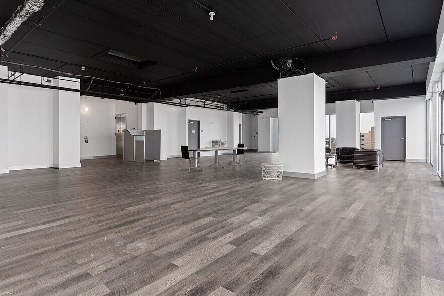 More Photos Of 10450 NW 33rd St, Doral Office For Sale
