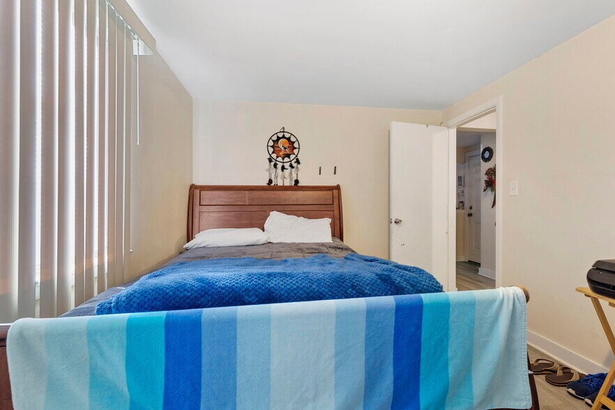 More Photos Of 8813 Dee Rd, Des Plaines Apartments For Sale