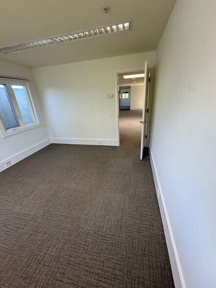 More Photos Of 637 Main St, Half Moon Bay Office For Lease