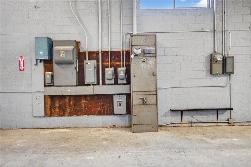 More Photos Of 749 N Plano St, Porterville Warehouse For Sale