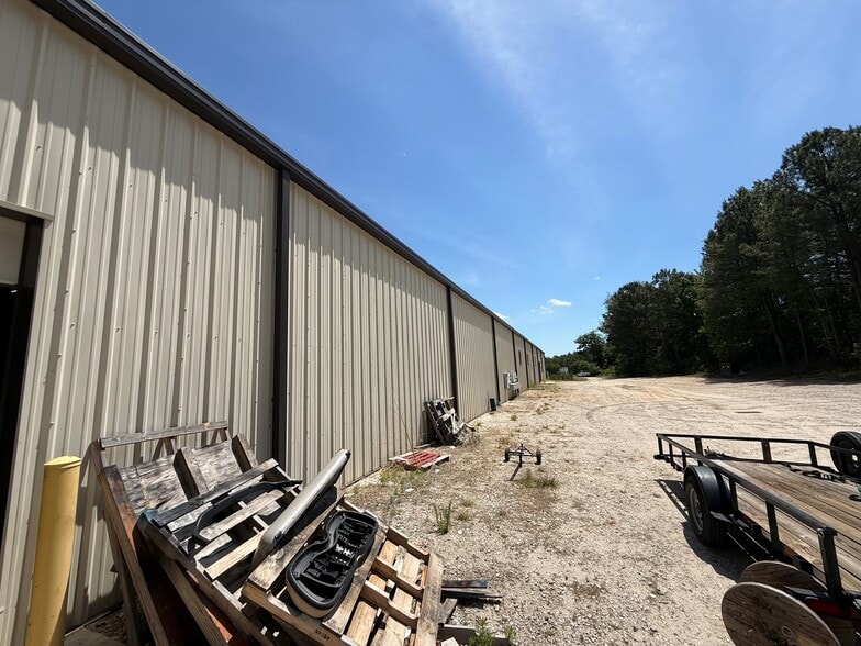 More Photos Of 140 Weathers st, Youngsville Flex For Lease