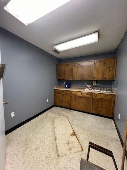 More Photos Of 140 Front Street, Newark Medical For Sale