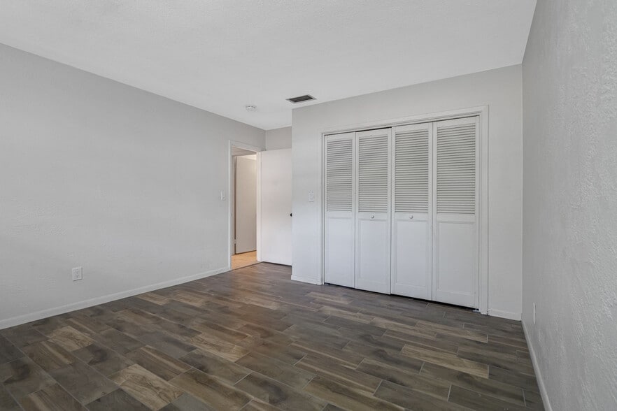 More Photos Of 3960 12th St, Saint Petersburg Apartments For Sale