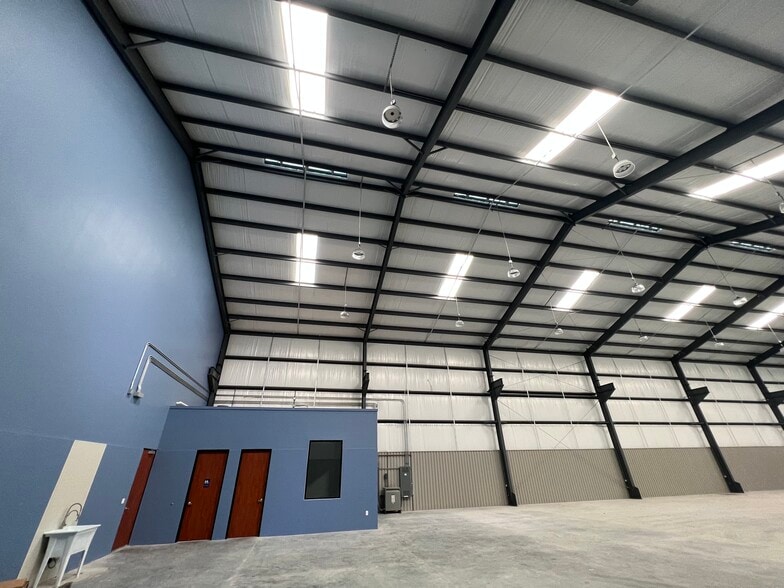 More Photos Of 18630 Intercontinental Crossing Dr, Houston Warehouse For Lease