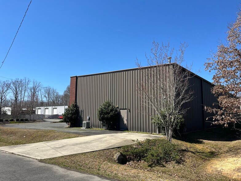 More Photos Of 4002 Sardis Dr, Monroe Light Distribution For Sale