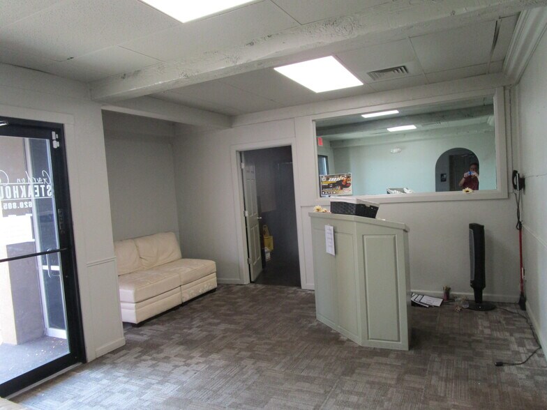 More Photos Of 1301 E Fulton St, Garden City Bar For Sale