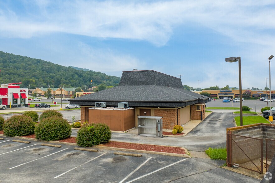 More Photos Of 354 Kimball Crossing Dr, Kimball Restaurant For Lease