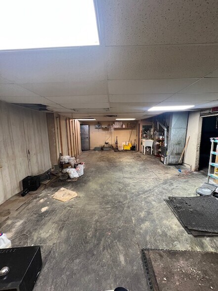 More Photos Of 13900 Meyers Rd, Detroit General Retail For Sale