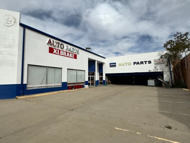 More Photos Of 2401 Alameda Ave, El Paso Showroom For Sale