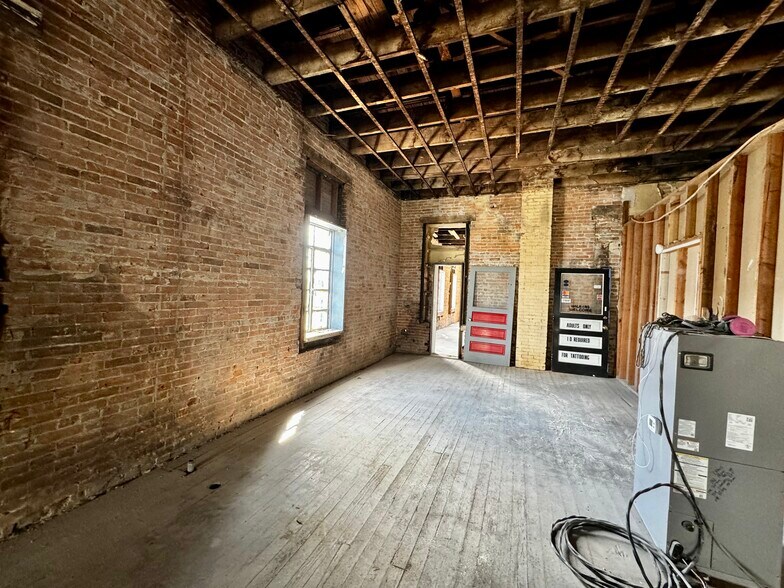 More Photos Of 20 W Side Sq, Macomb General Retail For Sale