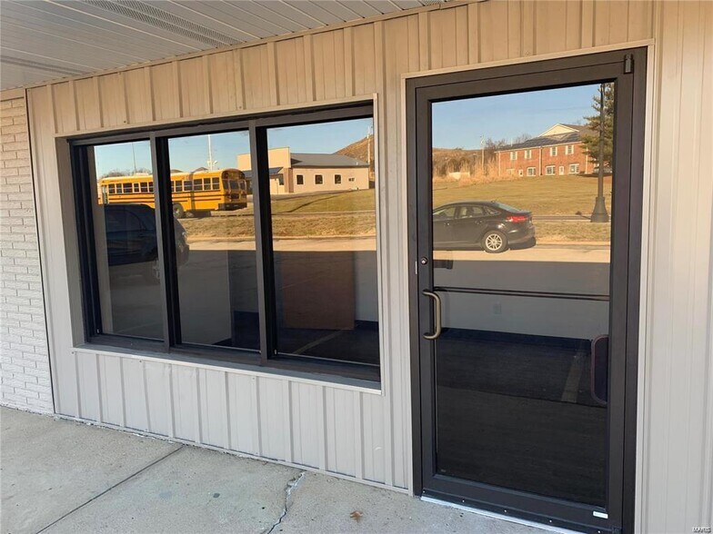 More Photos Of 2300-2314 W Osage St, Pacific Freestanding For Lease