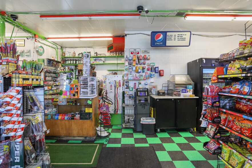 More Photos Of 606 E 1st, Rufus Convenience Store For Sale
