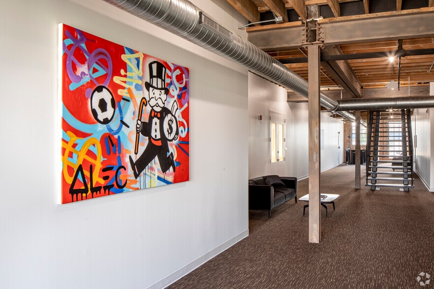 More Photos Of 101 N Haven St, Baltimore Showroom For Lease