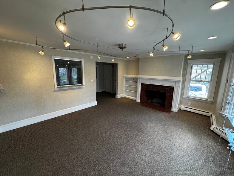 More Photos Of 152 Russell St, Worcester Office Residential For Lease