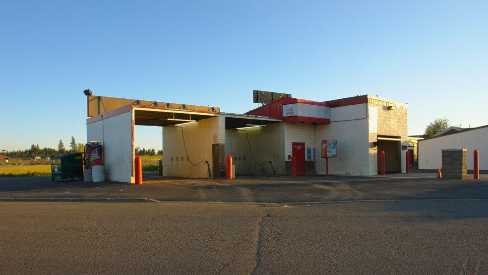 More Photos Of 112 E. J St., Deer Park Self Storage For Sale