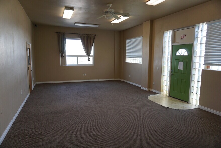 More Photos Of 607 5th St, Prosser General Retail For Sale