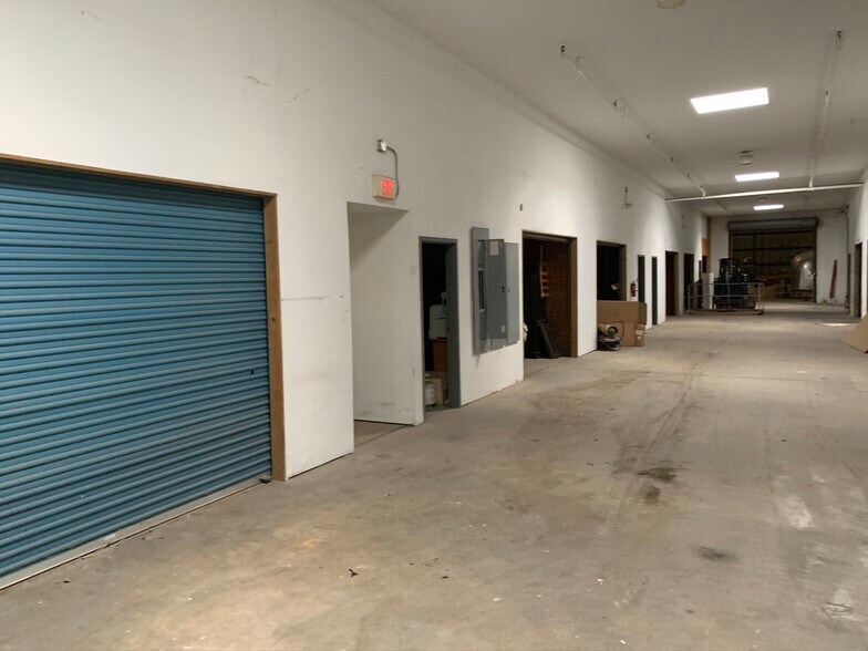 More Photos Of 221 S Maplewood, Rantoul Warehouse For Sale