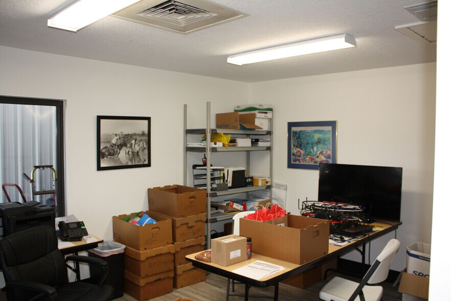 More Photos Of 174 NW 9th ave, Mulberry Distribution For Sale