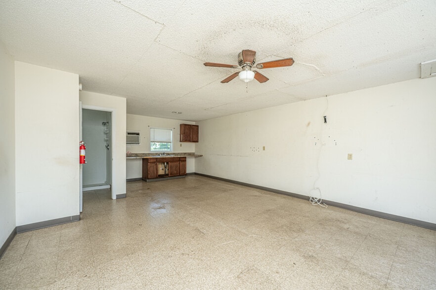 More Photos Of 1058 Edgewater Rd, Pineville Hotel For Sale