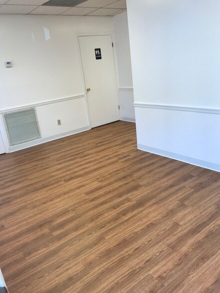 More Photos Of 12100-12128 Heritage Park Cir, Silver Spring Medical For Lease