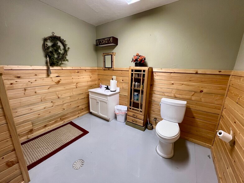 More Photos Of 626 Richards St, Thermopolis Freestanding For Sale