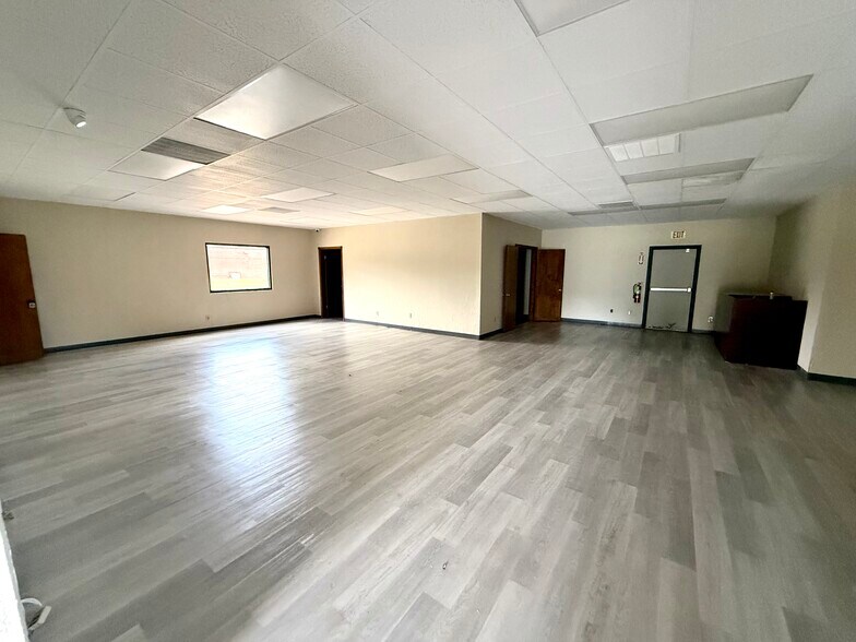 More Photos Of 15 NE 20th St, Lawton Medical For Lease