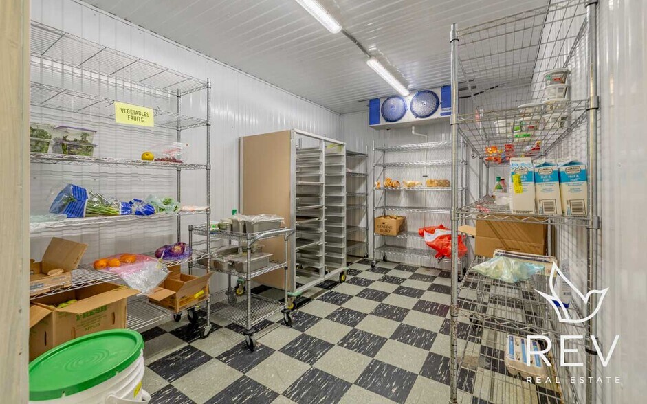 More Photos Of 117 S Bent St, Powell General Retail For Sale