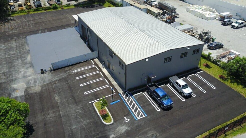 Primary Photo Of 11913 NW 99th Ave, Hialeah Gardens Warehouse For Lease