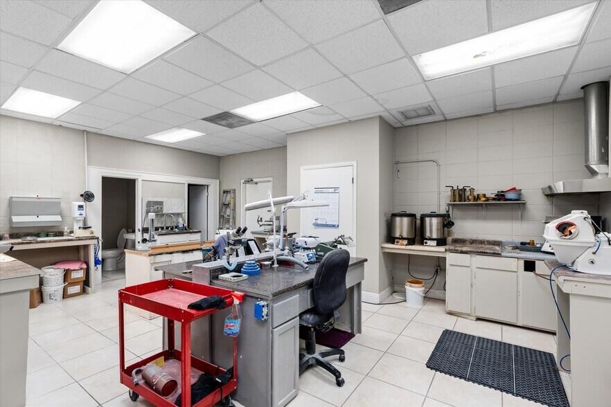 More Photos Of 4080-4088 Government Blvd, Mobile Office For Sale