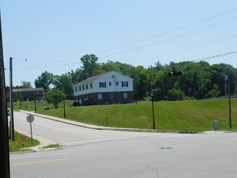 More Photos Of 16 Rae Palmer Rd, Moodus Medical For Sale