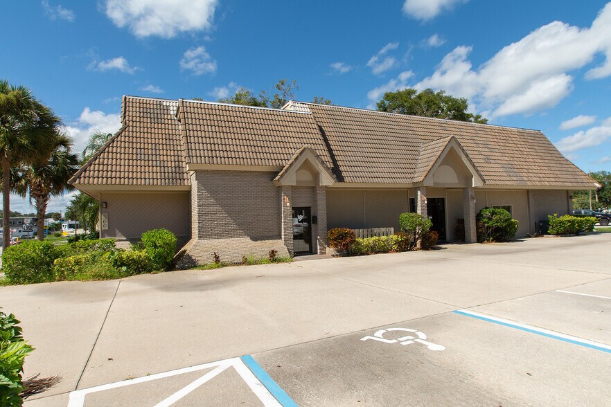 More Photos Of 300 E New Haven Ave, Melbourne Office For Sale