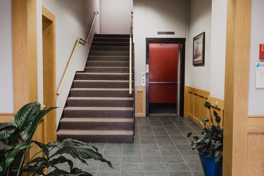 More Photos Of 74 Hammond St, Bangor Medical For Sale